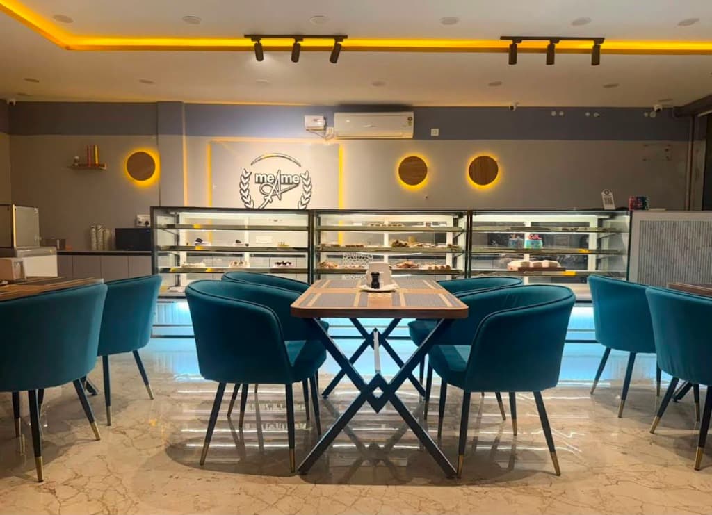 Cozy Dining Lounge